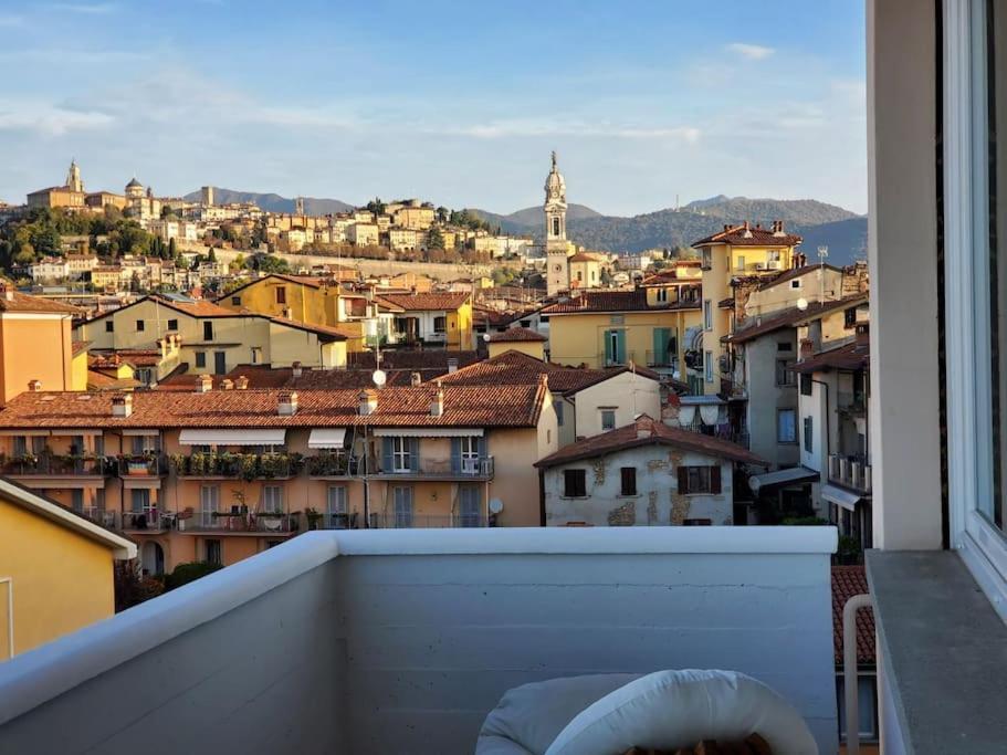 "La Me Ca" Intero Appartamento In Centro Con Vista Sui Colli Bergamo Exteriör bild